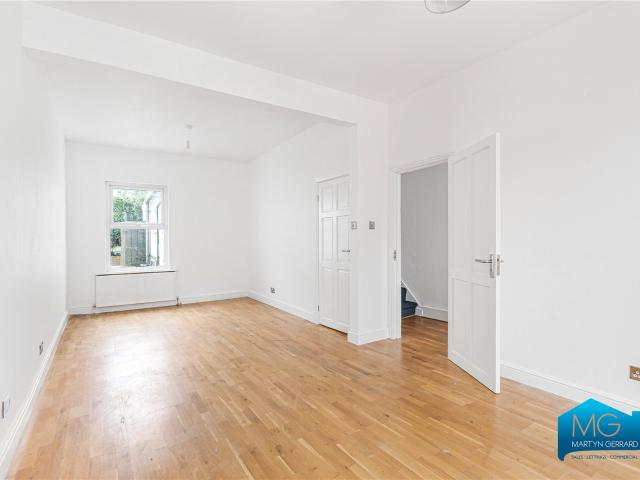 Apartment for rent in Colney Hatch, Greater London