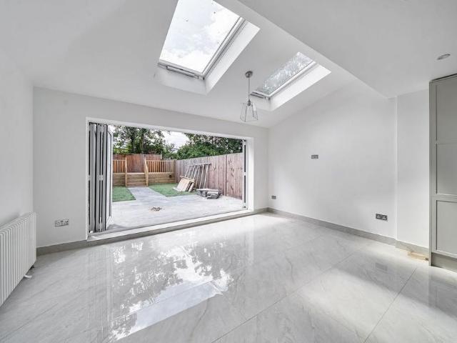 House for rent in Stoke Newington, Greater London