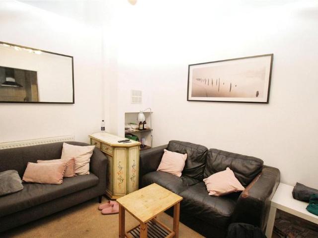 House for rent in Ripley Springs, Runnymede