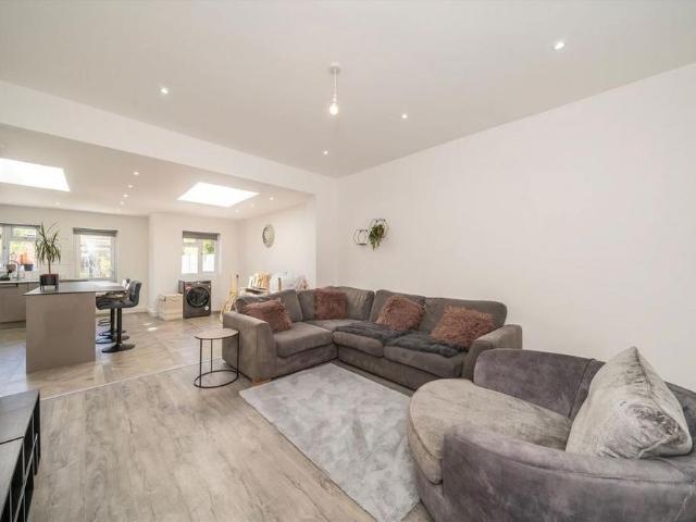 House for rent in Furzedown, Greater London