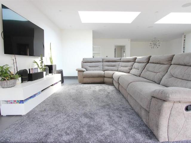 House for rent in Cockfosters, Greater London