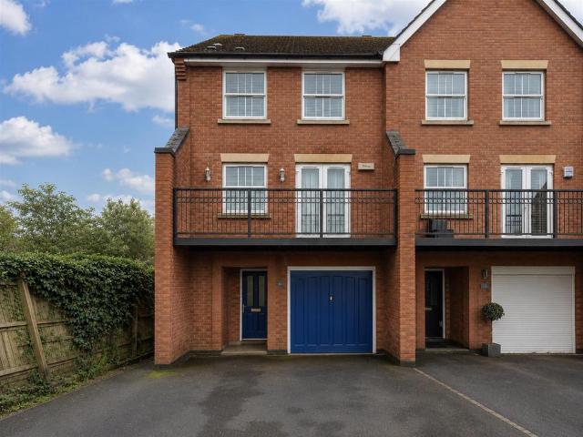 House for rent in Whitnash, Green Close