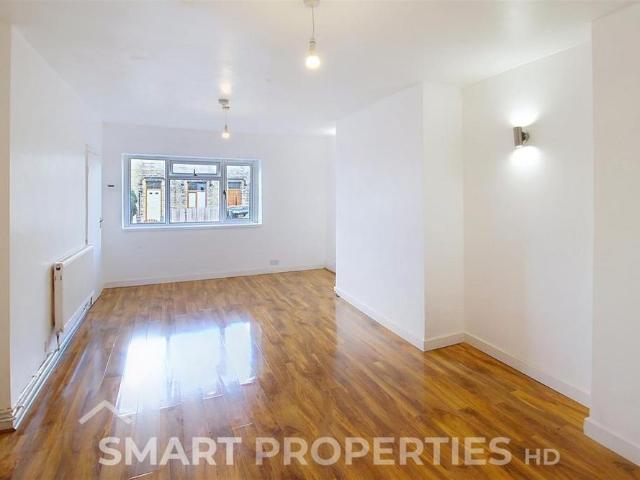 House for rent in Armitage Bridge, West Yorkshire