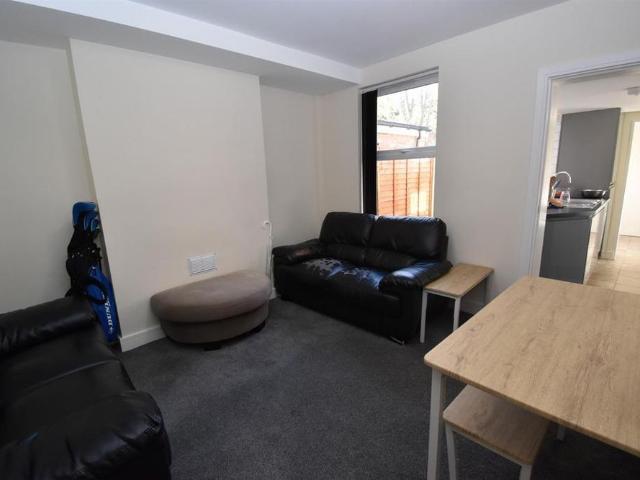 House for rent in Sydenham, Green Close