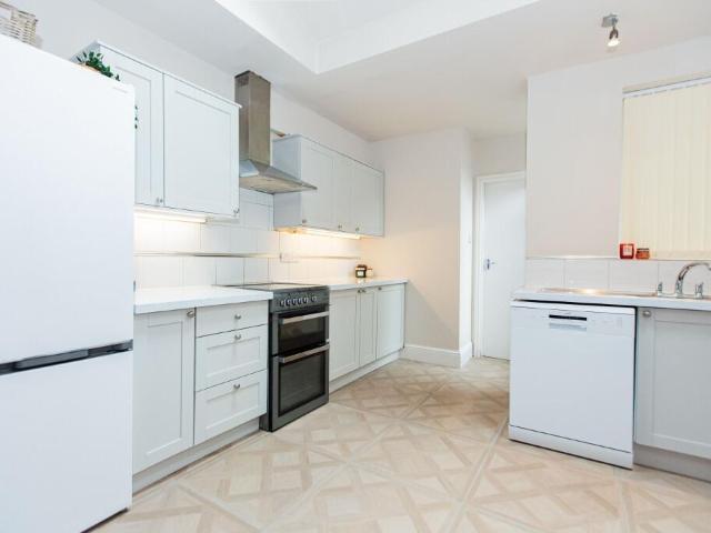 House for rent in Compton Acres, Barton In Fabis