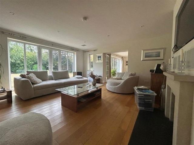 House for rent in Hatching Green, Five Acres
