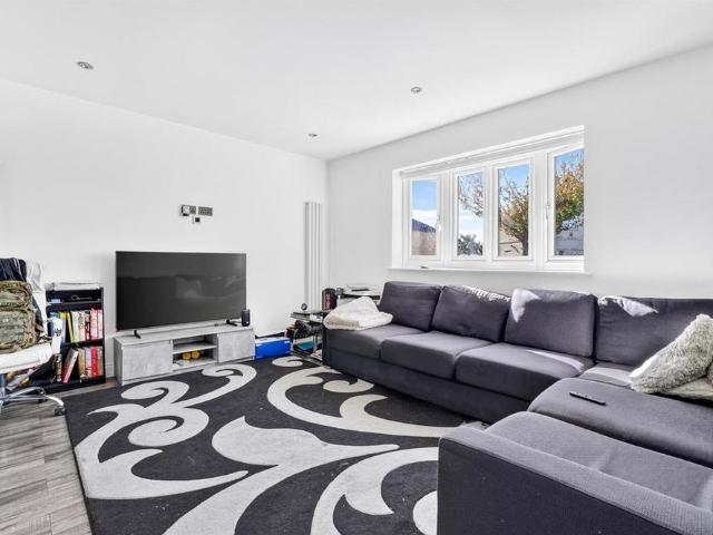 House for rent in London Borough of Redbridge, Greater London