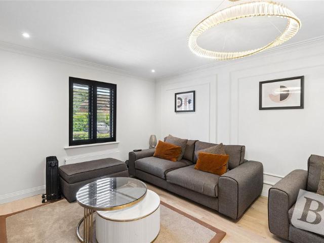 House for rent in Navestock Side, Essex