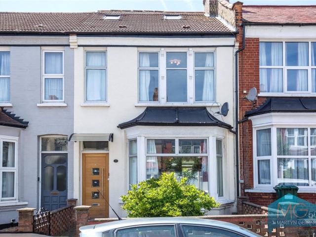 Apartment for rent in Fallow Corner, Greater London
