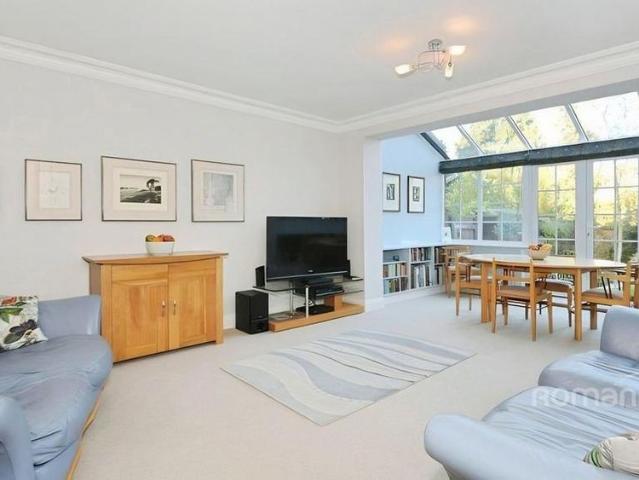 House for rent in Row Town, Surrey