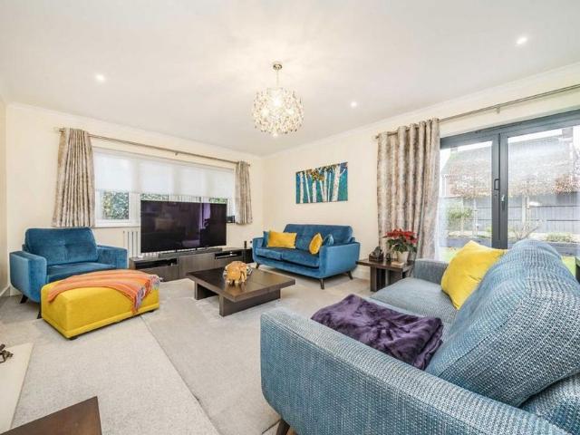 House for rent in London Borough of Richmond upon Thames, Greater London