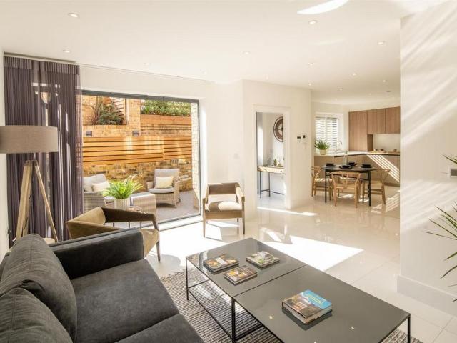 House for rent in Belsize Park, Greater London