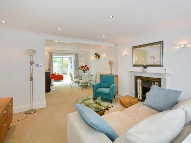 House for rent in Barnsbury, Greater London