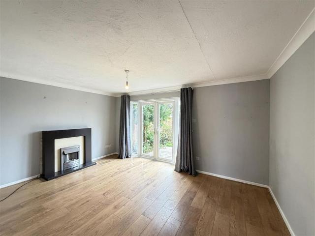House for rent in Woodloes Park, Green Close