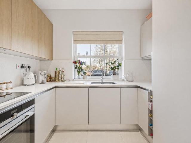 House for rent in Brunswick Park, Greater London