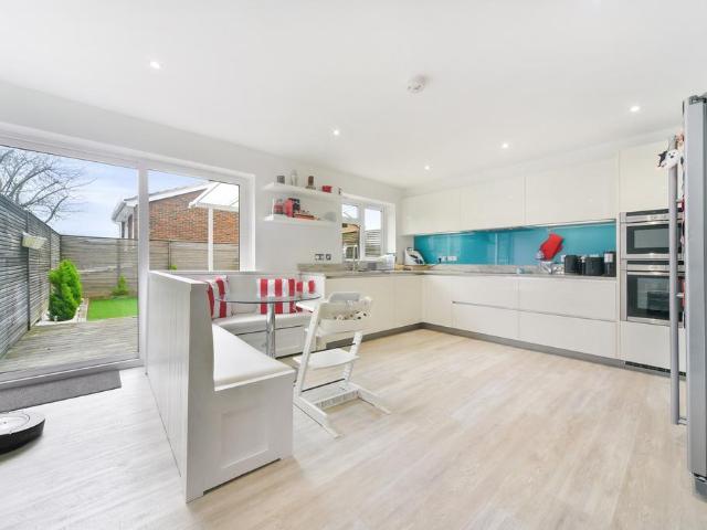 House for rent in London Borough of Merton, Raynes Park