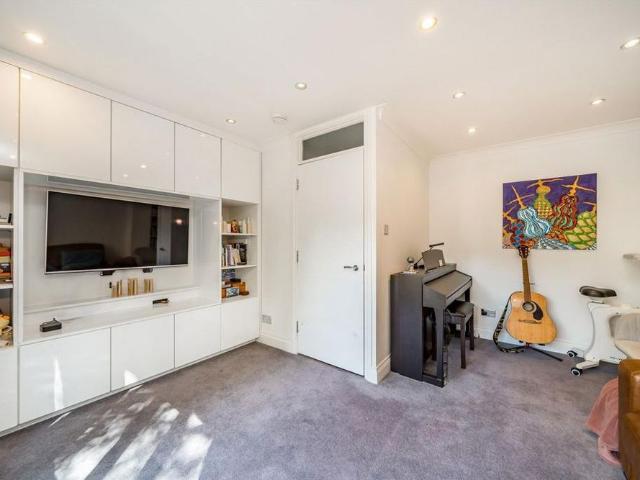 House for rent in St. George in the East, Greater London