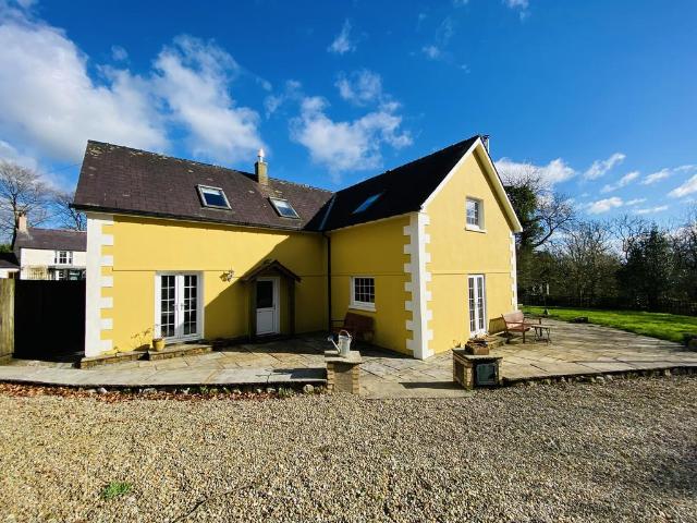 House for rent in Dinas, Sir Gaerfyrddin / Carmarthenshire