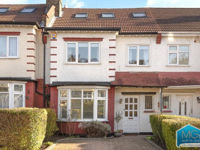 Apartment for rent in Fallow Corner, Greater London