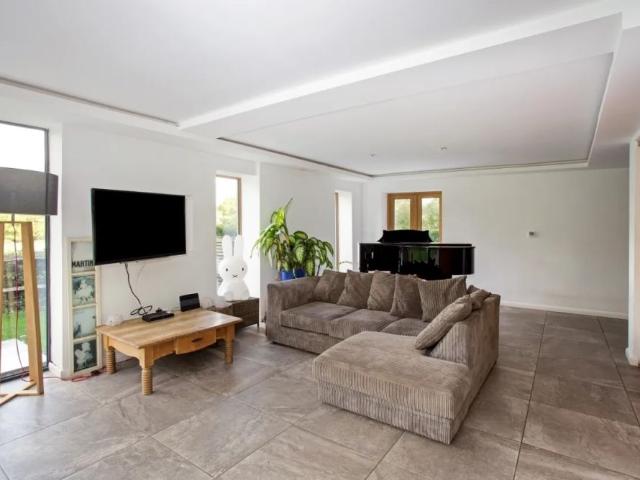 House for rent in Okewood Hill, Pachesham Park