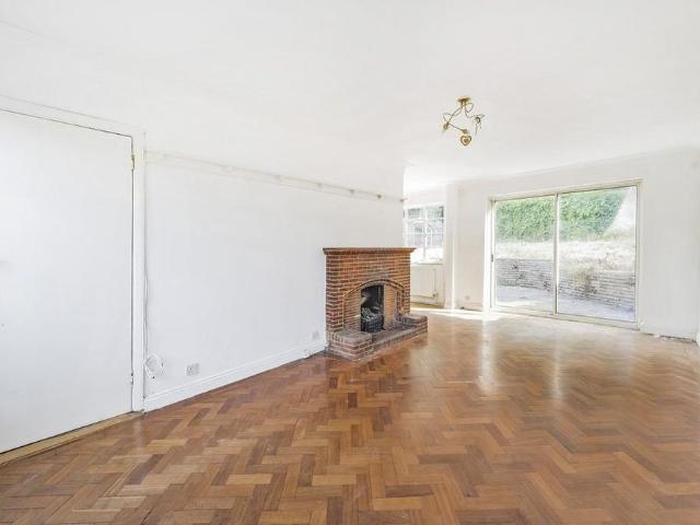 House for rent in Royal Borough of Kingston upon Thames, Greater London