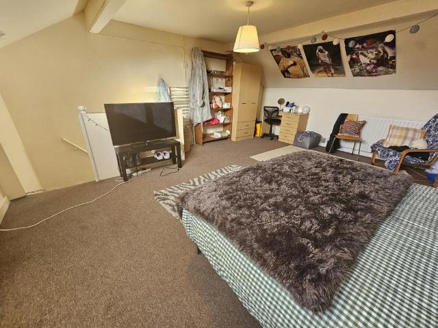 House for rent in Hyde Park, West Yorkshire