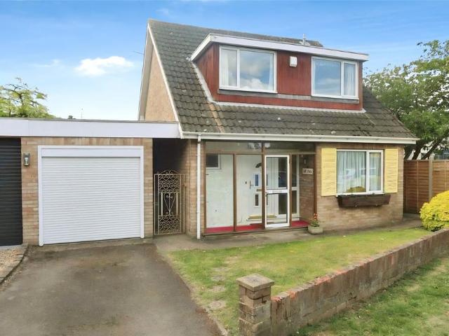 House for rent in Row Town, Surrey