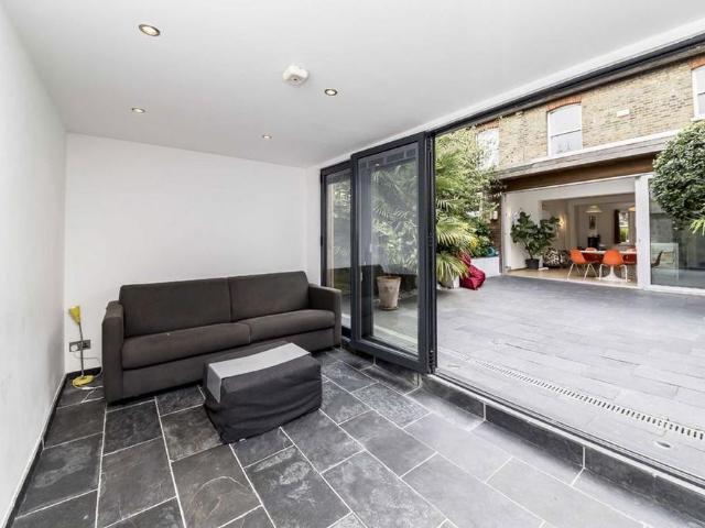 House for rent in London Borough of Richmond upon Thames, Greater London