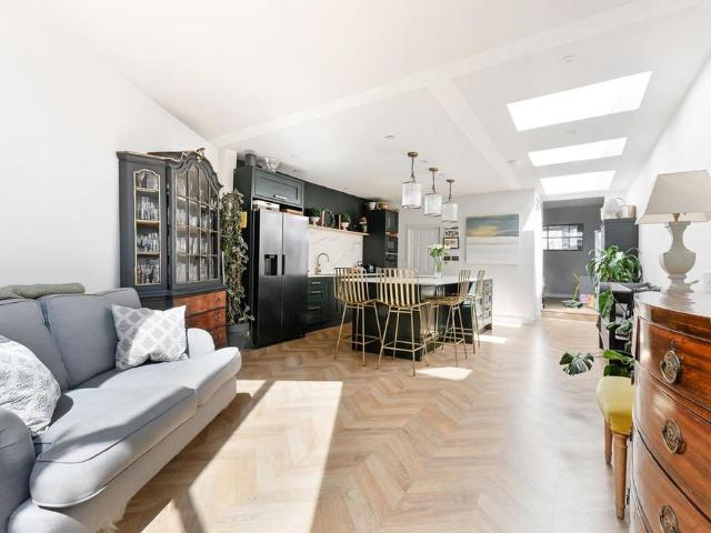 House for rent in Earlsfield, Greater London