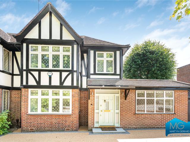House for rent in Cockfosters, Greater London