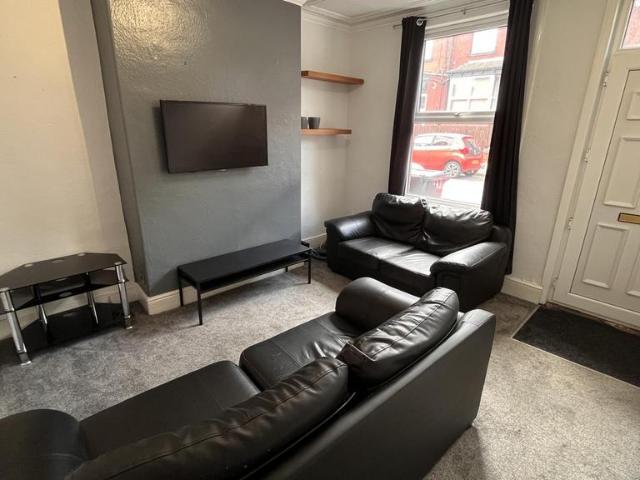 Room for rent in Beckett Park, Headingley