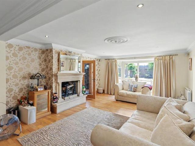 House for rent in Chalfont St. Peter, Denham