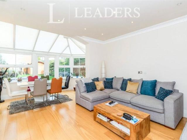 House for rent in Royal Borough of Kingston upon Thames, Greater London