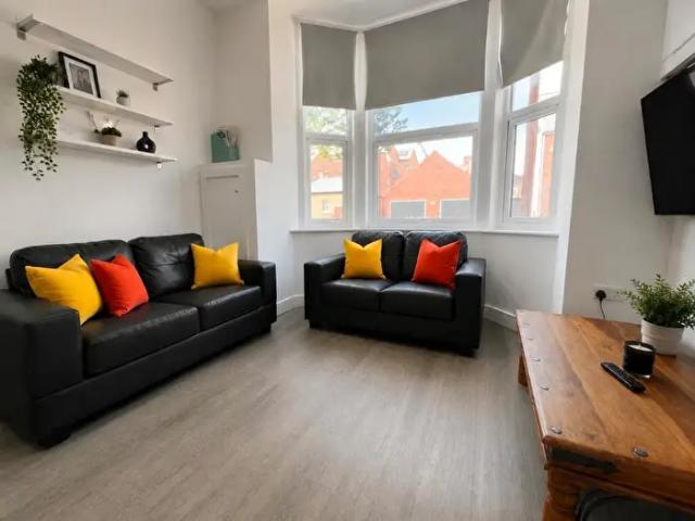 Apartment for rent in Compton Acres, Barton In Fabis