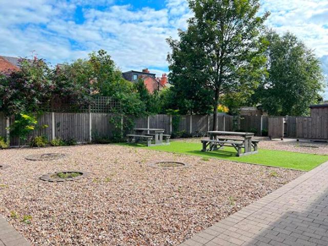Apartment for rent in Compton Acres, Barton In Fabis
