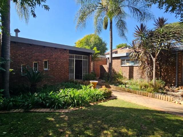 House for rent in Waterkloof, Gauteng