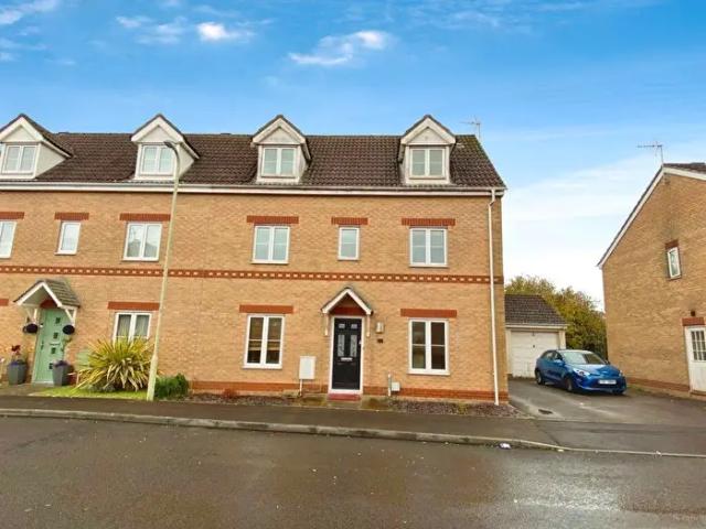 Apartment for rent in Laleston, Broadlands