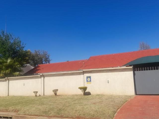 House for rent in Karenpark, Akasia