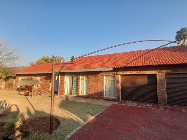 House for rent in Akasia