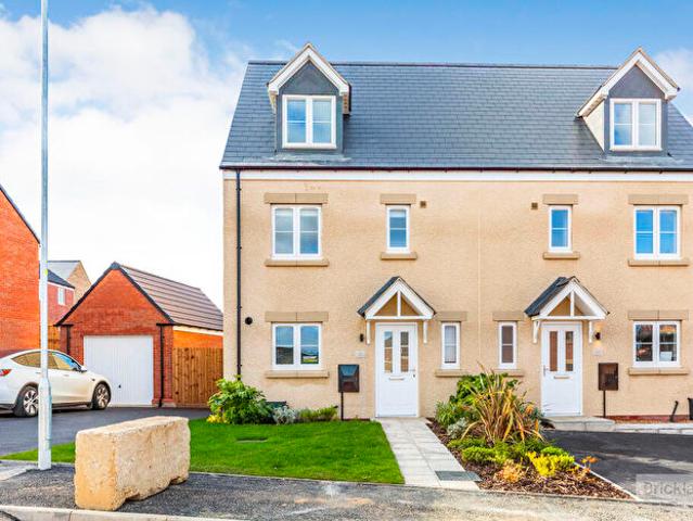 Apartment for rent in Priors Hall Park, Weldon