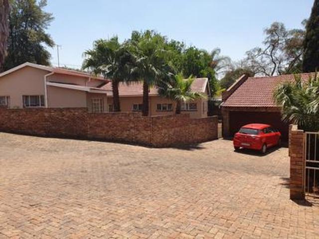 House for rent in Waterkloof, Gauteng