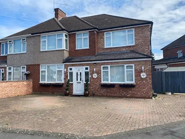 Apartment for rent in Whitnash, Green Close