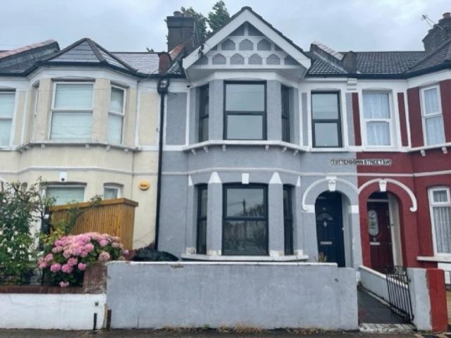 House for rent in Furzedown, Greater London