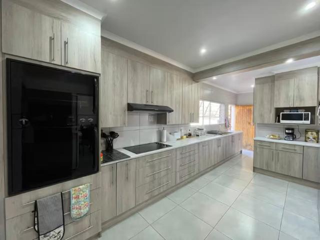 House for sale in Vanderbijlpark, Emfuleni Local Municipality