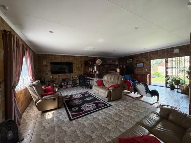 House for sale in Vanderbijlpark, Emfuleni Local Municipality