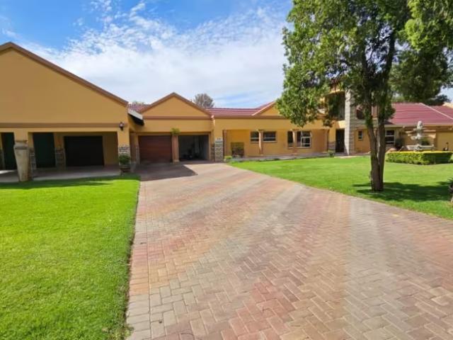 House for sale in Vanderbijlpark, Emfuleni Local Municipality