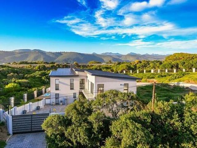 House for sale in Groot Brak Rivier, Western Cape