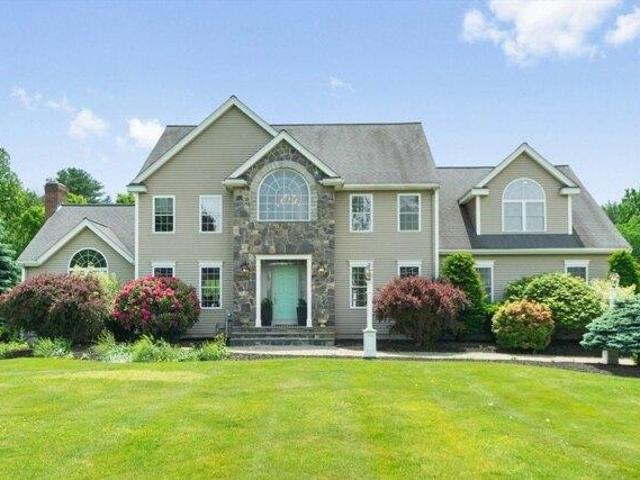 House for sale in Hudson, Massachusetts