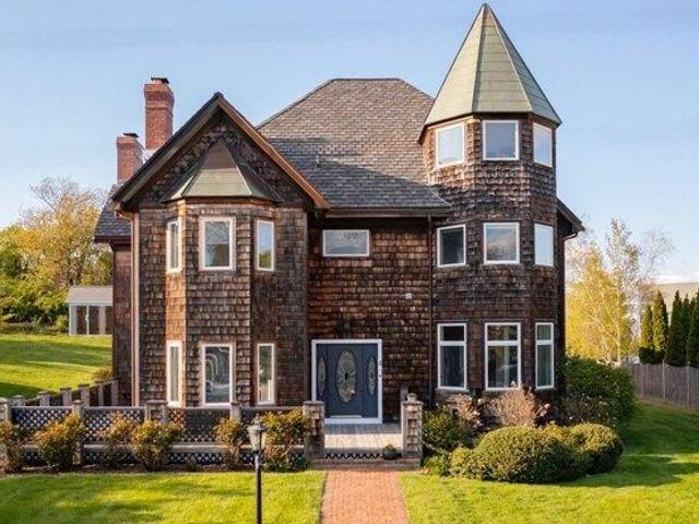 House for sale in Hull, Massachusetts