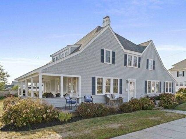 House for sale in Nantasket Beach, Hull